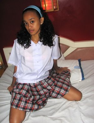 Barfine2cash invite you to explore free xxx photos featuring alluring lady demonstrating perfect shape