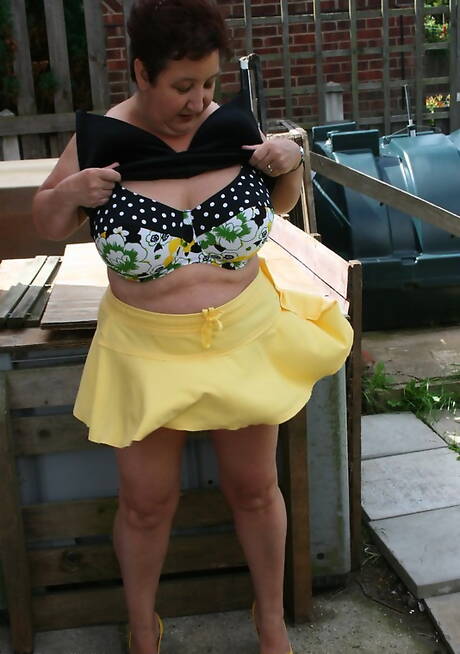 TAC Amateurs offers a free photo gallery with Kinky Carol xxx gallery 274679