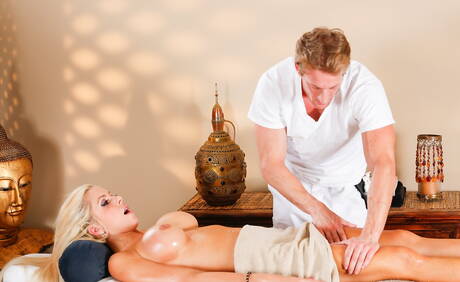 Tricky Spa pleased to share with you a free xxx photo gallery with Nina Elle and Ryan Mclane in xxx sex scene