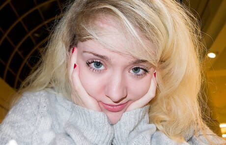 Zishy are pleased to offer you a free pictures featuring Veronica Hatley unveiling amazing body